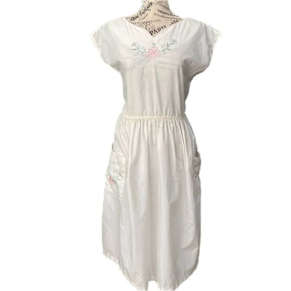 Vintage Miss Joni of California White Floral Embroidered Dress in Size 7/8